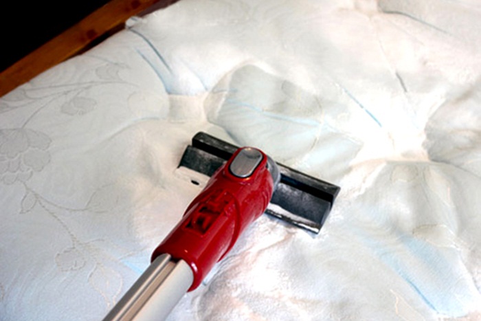 Tuyệt chiêu xử lý vết tè dầm của bé lên đệm bông ép Vạn Thành 